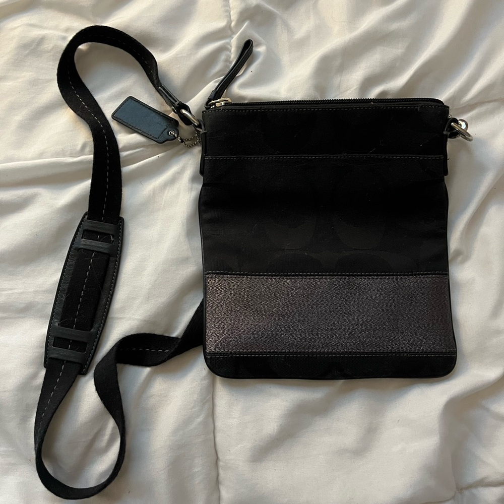 coach signature swing back crossbody purse